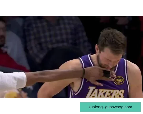 东契奇41分创多项纪录比肩科比队史第四却因16次失误被禁赛